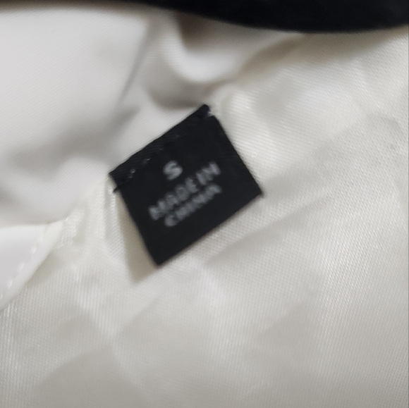 Uniqlo White Puffer Coat. Size Small. - Picture 7 of 10